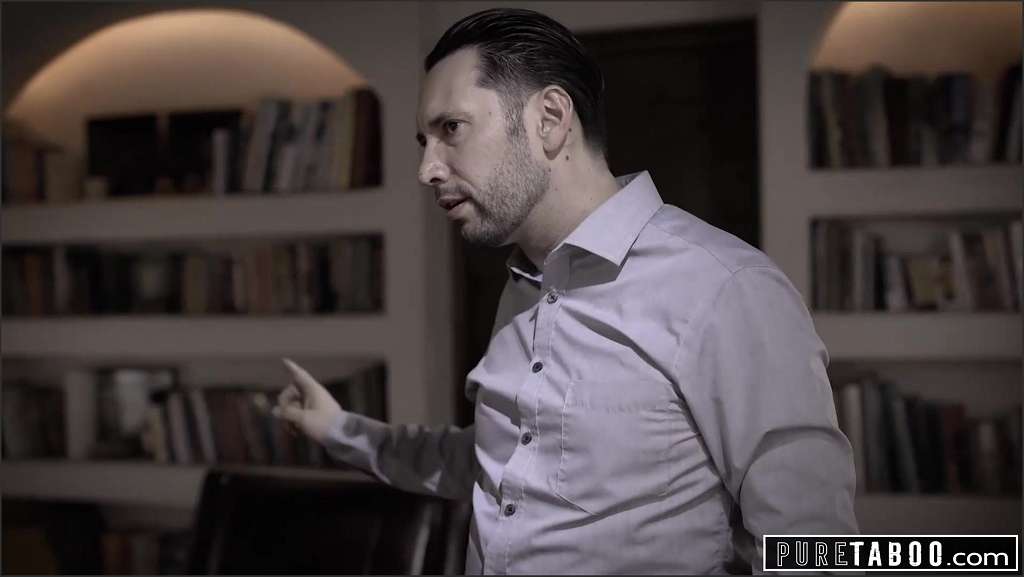 Jill Kassidy gibt ihrer geilen Frau einen Arsch-Cumshot von hinten