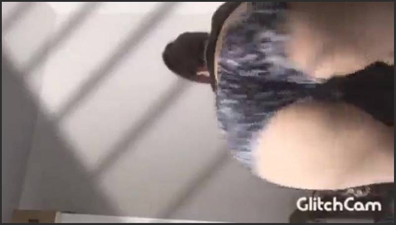 Samyof wird von einem riesigen Schwanz und einem Dildo gedehnt